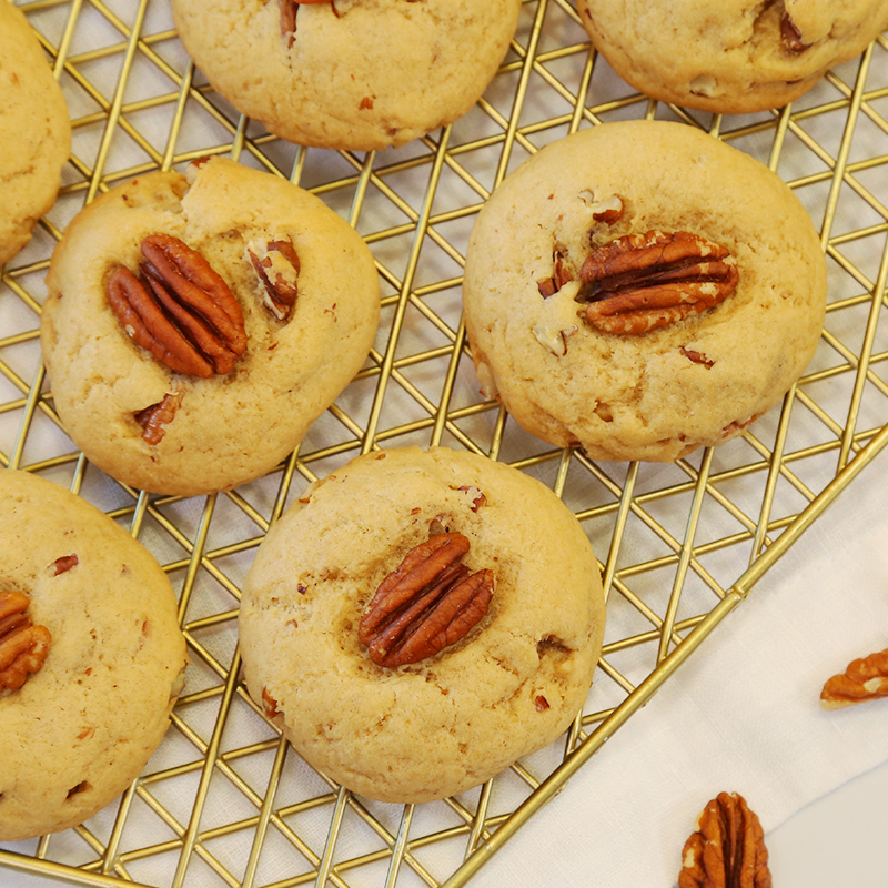Chewy Maple Pecan Cookies