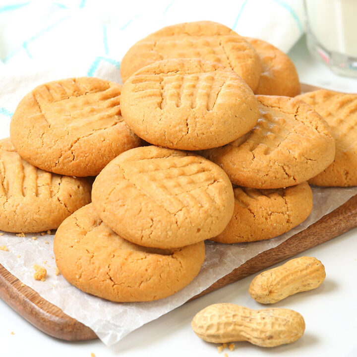 Easy 4 Ingredient Peanut Butter Cookies